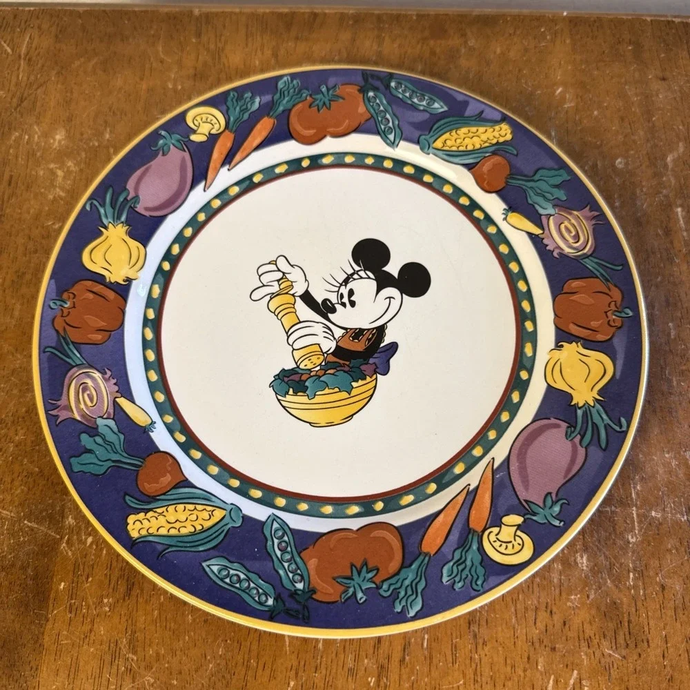 Disney Minnie Mickey Vegetable Veggie Trim Stoneware Salad Plate 8